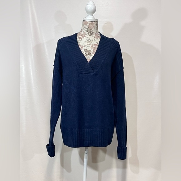 WONDERLY Navy blue oversized‎ V neck sweater size L. - Picture 6 of 12